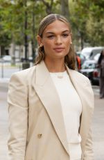 ANNA HALL Arrives at Stella McCartney Show at Paris Fashion Week 09/30/2024