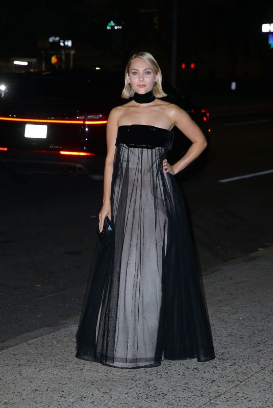 ANNASOPHIA ROBB Arrives at Giorgio Armani Women’s SS25 Fashion Show in New York 10/17/2024