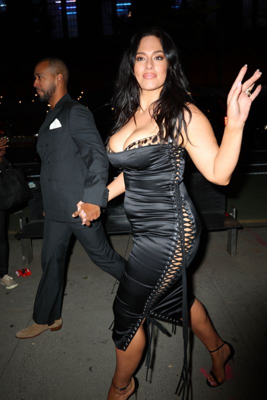 ASHLEY GRAHAM Arrives at Victoria