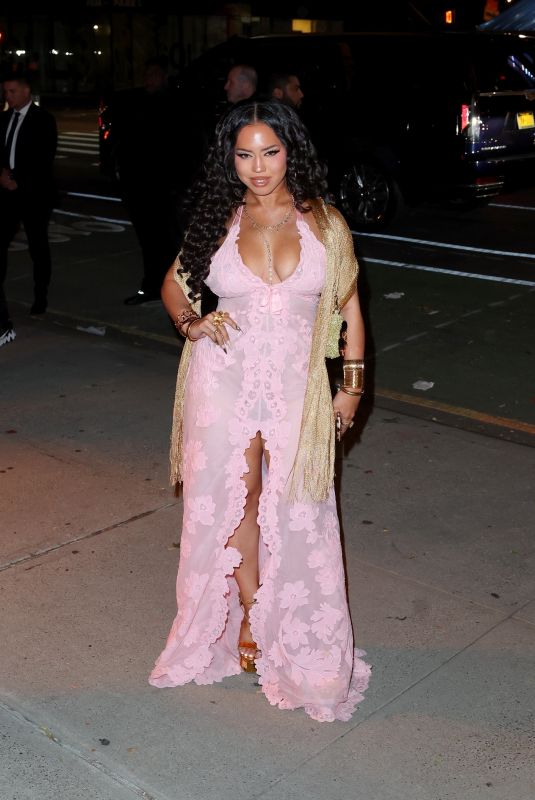 ASIA MONET Arrives at Victoria