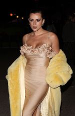 BELLA THORNE Arrives at Coperni RTW Spring 2025 Show at Paris Fashion Week 10/01/2024