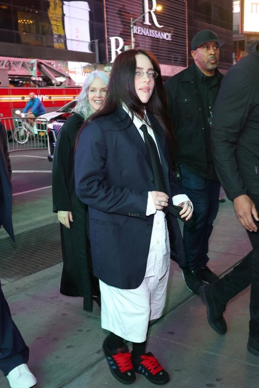 BILLIE EILISH Arrives at Glamour Women of the Year in New York 10/08/2024