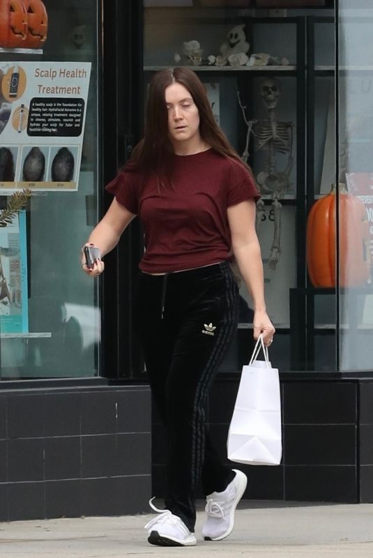 BILLIE LOURD Shopping at a Local Bakery in Beverly Hills 10/28/2024