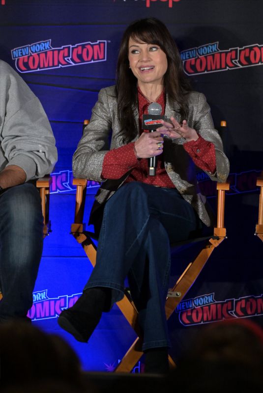 CARLA GUGINO at  2024 New York Comic-Con 10/19/2024