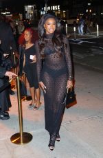 COCO JONES Arrives at Victoria