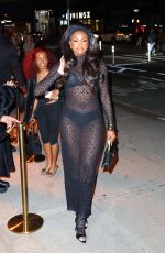 COCO JONES Arrives at Victoria