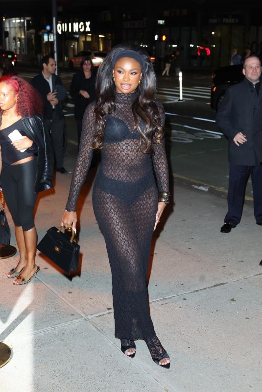 COCO JONES Arrives at Victoria