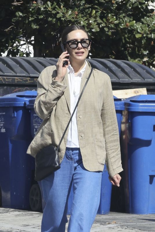 ELIZABETH OLSEN Heading to Lunch in Los Angeles 10/22/2024