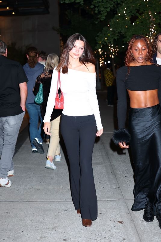 EMILY RATAJKOWSKI Leaves Crosby Hotel with Friends in New York 10/03/2024