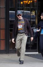 GRACIE ABRAMS Out After She Cancels Her Concert on Sunday in New York 10/07/2024