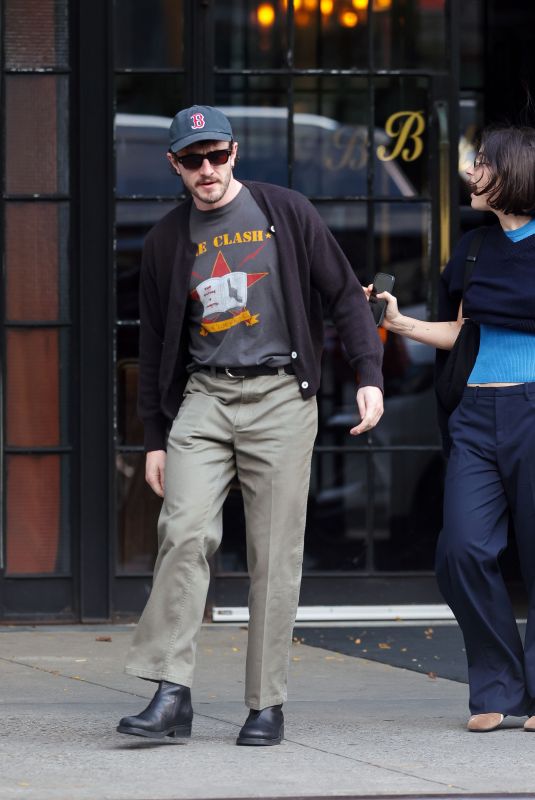 GRACIE ABRAMS Out After She Cancels Her Concert on Sunday in New York 10/07/2024