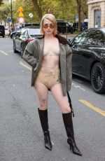 HAYLEY WILLIAMS at Stella McCartney Womenswear Spring-Summer 2025 Show at Paris Fashion Week 09/30/2024