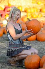 HEIDI MONTAG and Spencer Pratt at a Pumpkin Patch 10/11/2024