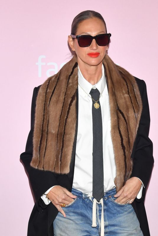 JENNA LYONS at Victoria