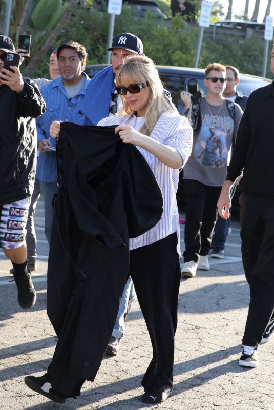 JENNIFER LAWRENCE and Cooke Maroney Arrives at Dodgers World Series in Los Angeles 10/25/2024