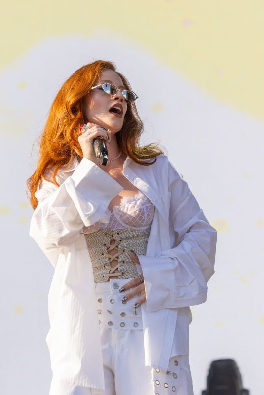 JESS GLYNNE Performs at Austin City Limits Music Festival at Zilker Park in Austin 10/13/2024