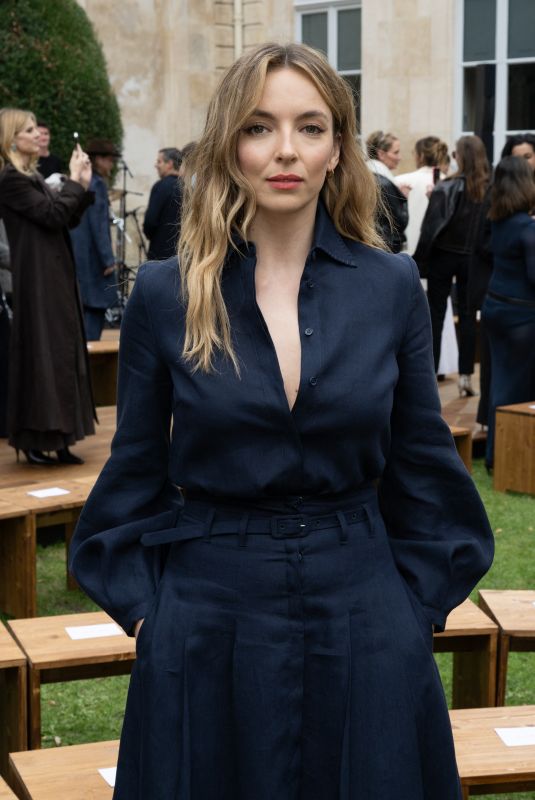 JODIE COMER at Gabriela Hearst Womenswear Spring-Summer 2025 Show at Paris Fashion Week 09/30/2024
