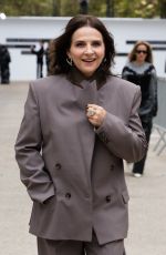 JULIETTE BINOCHE Arrives at Stella McCartney Womenswear Spring-Summer 2025 Show at Paris Fashion Week 09/30/2024