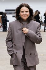 JULIETTE BINOCHE Arrives at Stella McCartney Womenswear Spring-Summer 2025 Show at Paris Fashion Week 09/30/2024