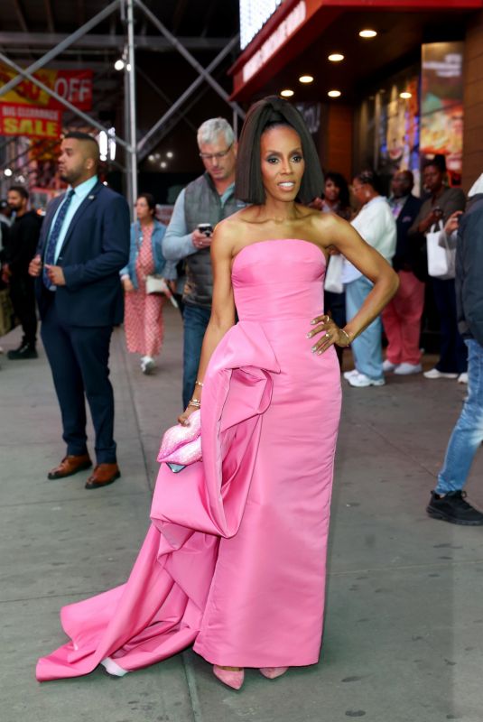 JUNE AMBROSE Arrives at Glamour Women of the Year in New York 10/08/2024