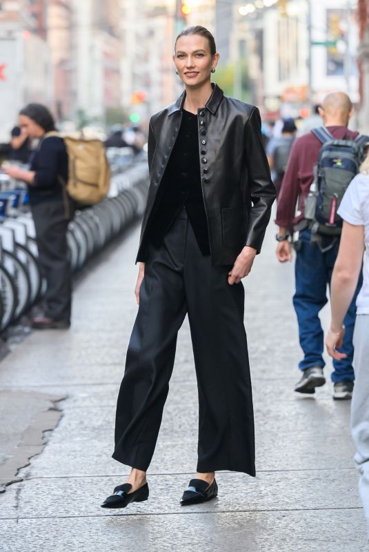 KARLIE KLOSS Out Waiting a Ride in New York 10/21/2024