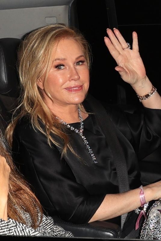 KATHY HILTON Arrives at Paris Hilton