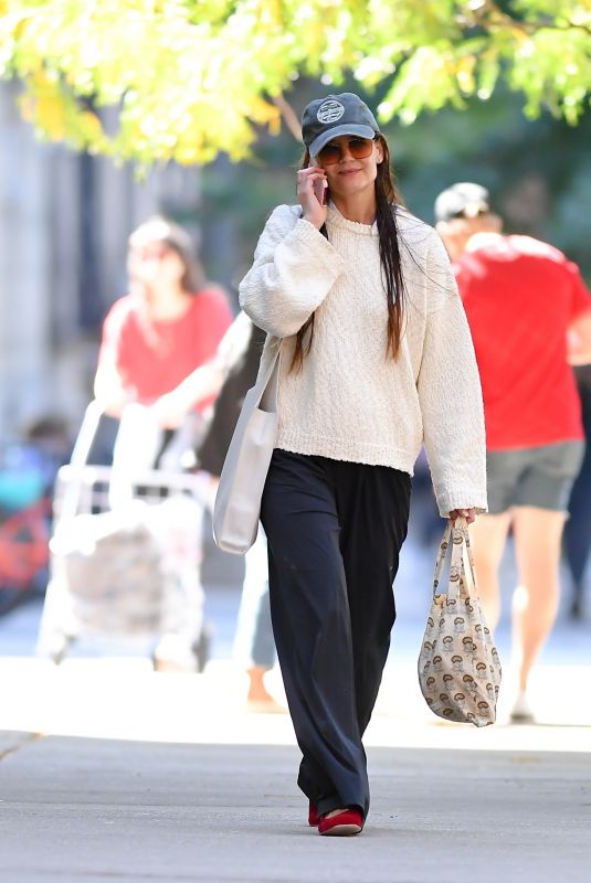 KATIE HOLMES Out and About in New York 10/05/2024