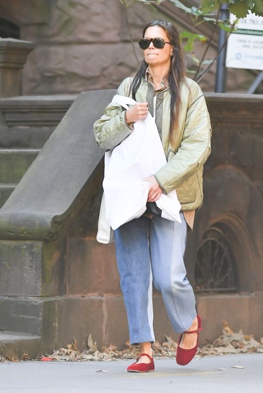 KATIE HOLMES Out and About in New York 10/09/2024