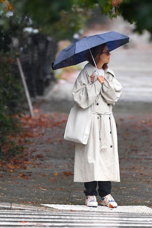 KATIE HOLMES Out on a Rainy Day in New York 09/29/2024