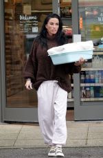KATIE PRICE Shopping at a Local Pet Shop 10/31/2024