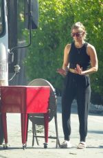 KELLY RIZZO Clears Out Garage Leaves Old Furniture on Studio City Street 10/03/2024