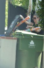 KELLY RIZZO Clears Out Garage Leaves Old Furniture on Studio City Street 10/03/2024