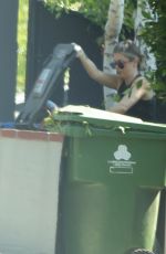 KELLY RIZZO Clears Out Garage Leaves Old Furniture on Studio City Street 10/03/2024