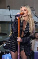 KELSEA BALLERINI Performs on NBC