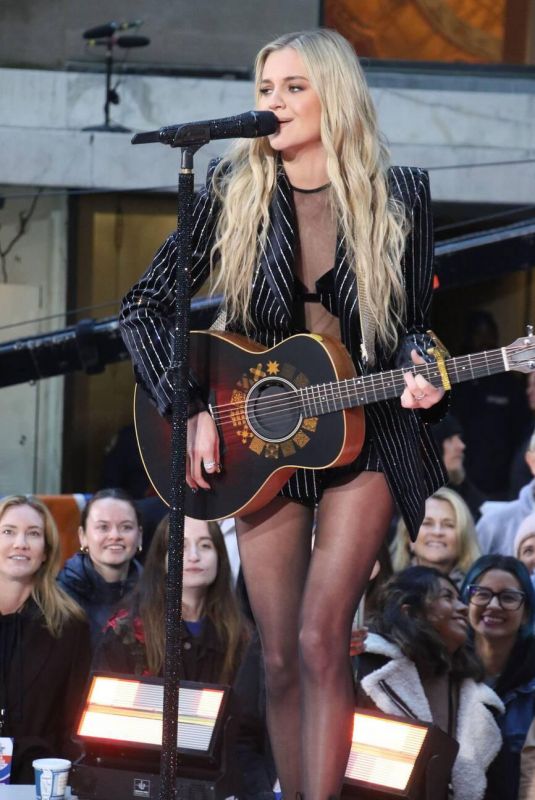 KELSEA BALLERINI Performs on NBC