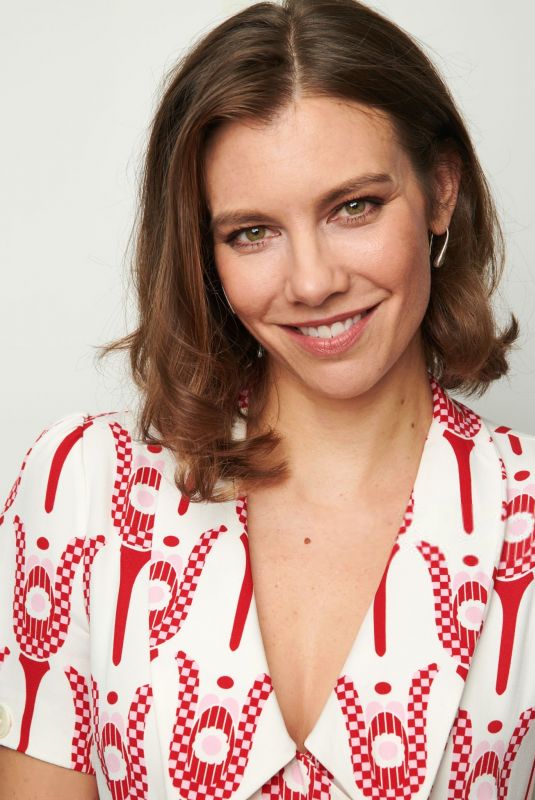 LAUREN COHAN - New York Comic-Con Portrait Studio, October 2024