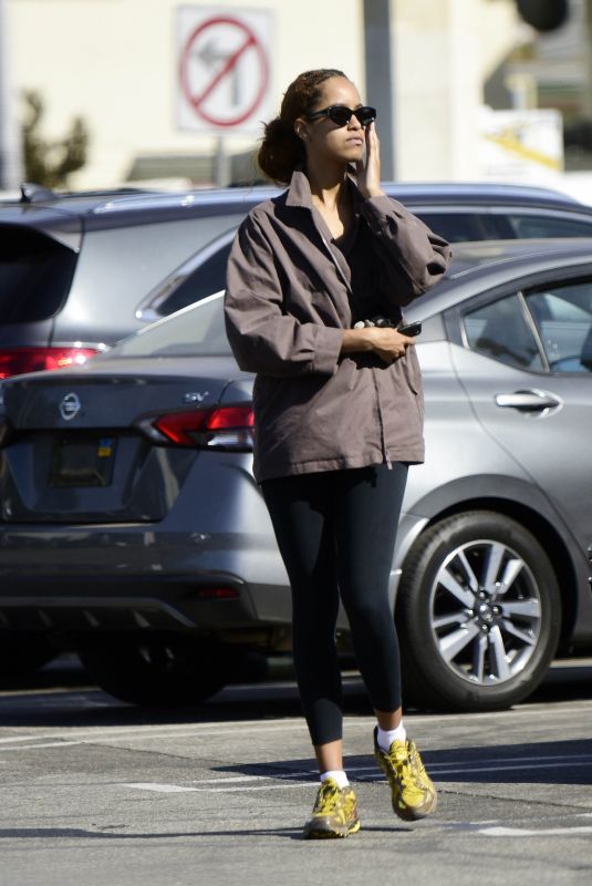 MALIA OBAMA Out Shopping at Whole Foods in Los Angeles 10/21/2024