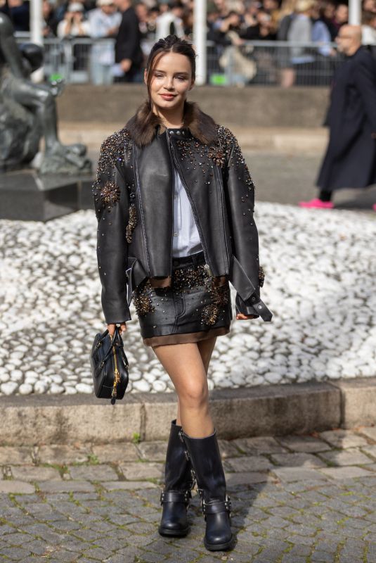 MALLORY WANECQUE Arrives at Miu Miu Fashion Show at Paris Fashion Week 10/01/2024