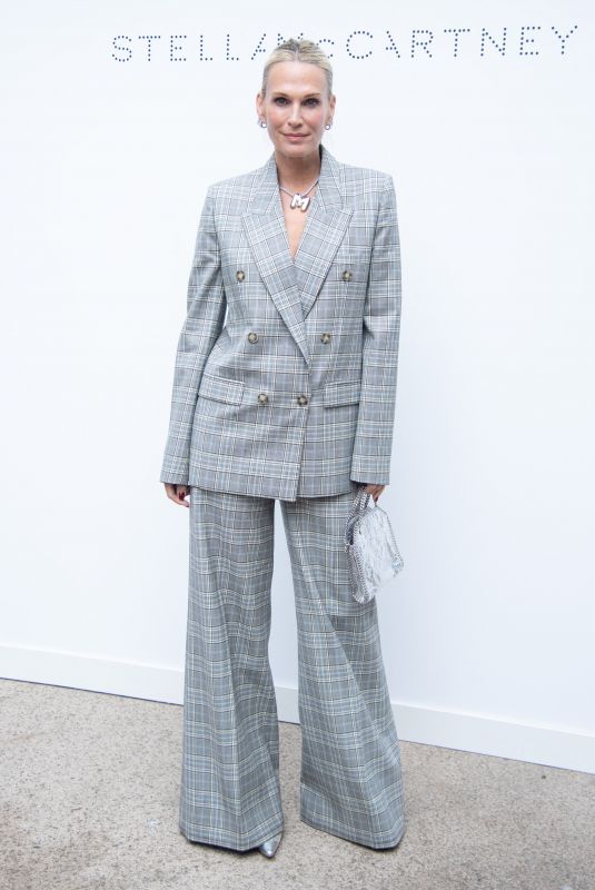 MOLLY SIMS at Stella McCartney Womenswear Spring-Summer 2025 Show at Paris Fashion Week 09/30/2024