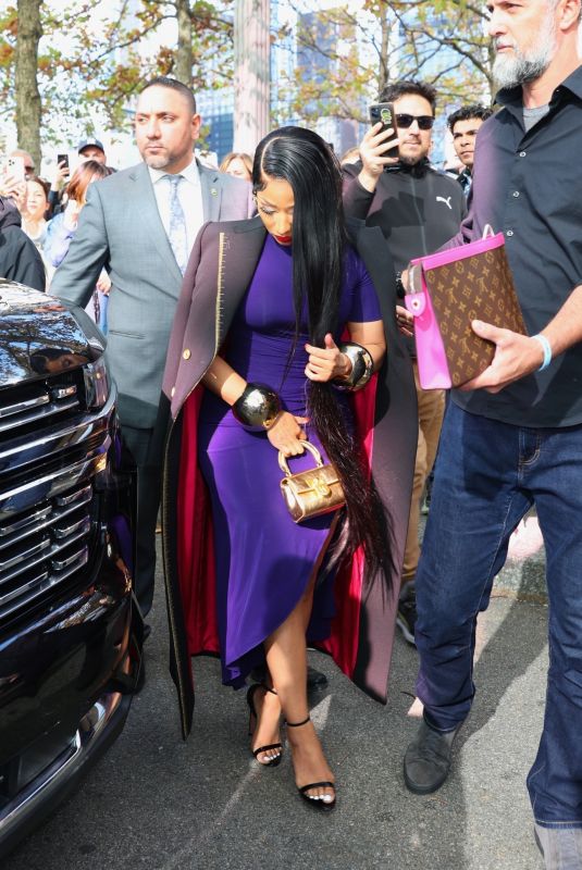 NICKI MINAJ Arrives at Vogue