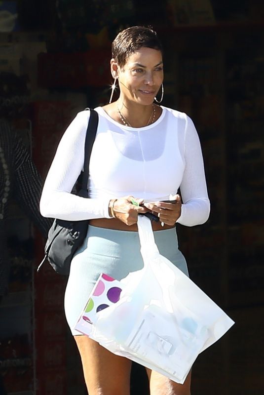 NICOLE MURPHY Shopping a Rite Aid in Beverly Hills 10/21/2024