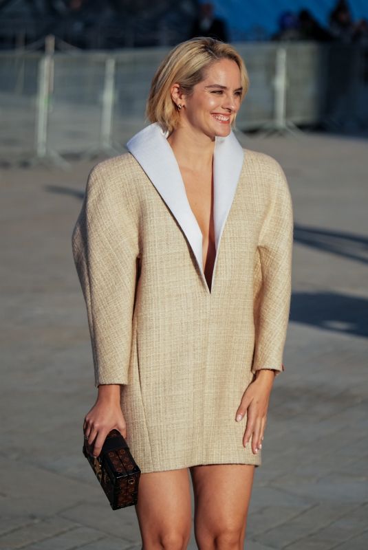 NOEMIE MERLANT Louis Vuitton Paris Womenswear Spring-Summer 2025 show as part of Paris Fashion Week" (01.10.2024