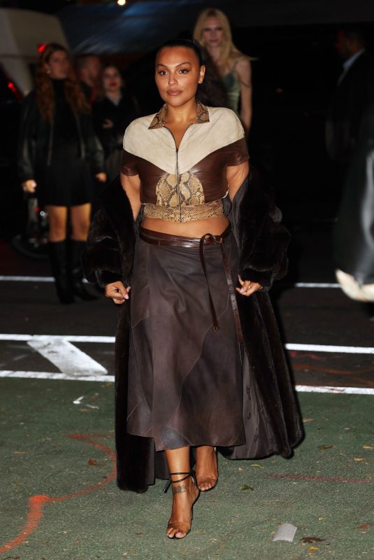 PALOMA ELSESSER Arrives at Victoria