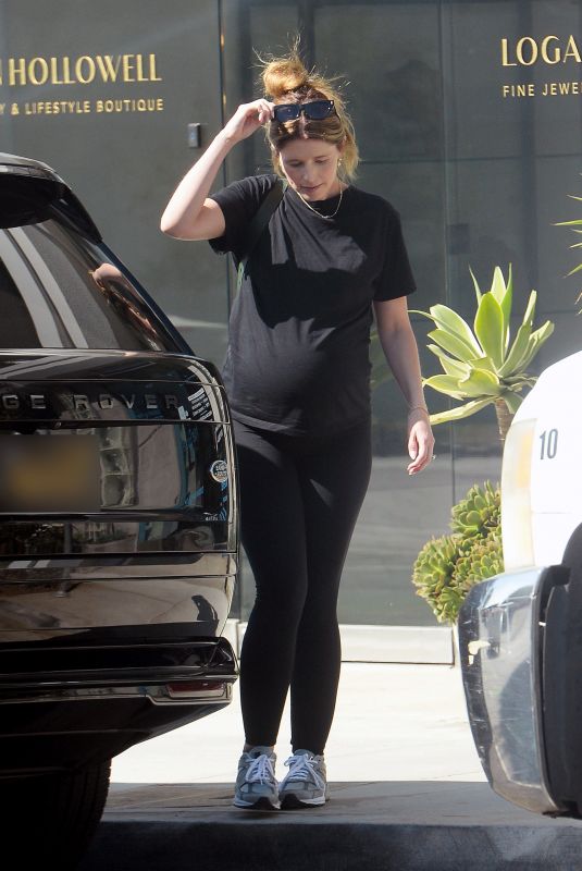 Pregnant KATHERINE SCHWARZENEGGER Out in Los Angeles 10/24/2024