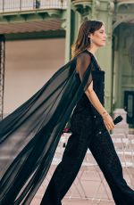 RILEY KEOUGH for Elle Magazine, October 2024