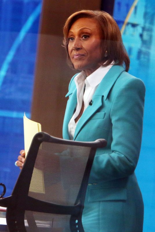 ROBIN ROBERTS at Good Morning America in New York 10/03/2024