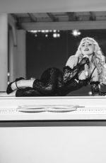 SABRINA CARPENTER - Short N