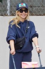 SARAH MICHELLE GELLAR Runs Errands with a Cart in Tow in Los Angeles 10/29/2024
