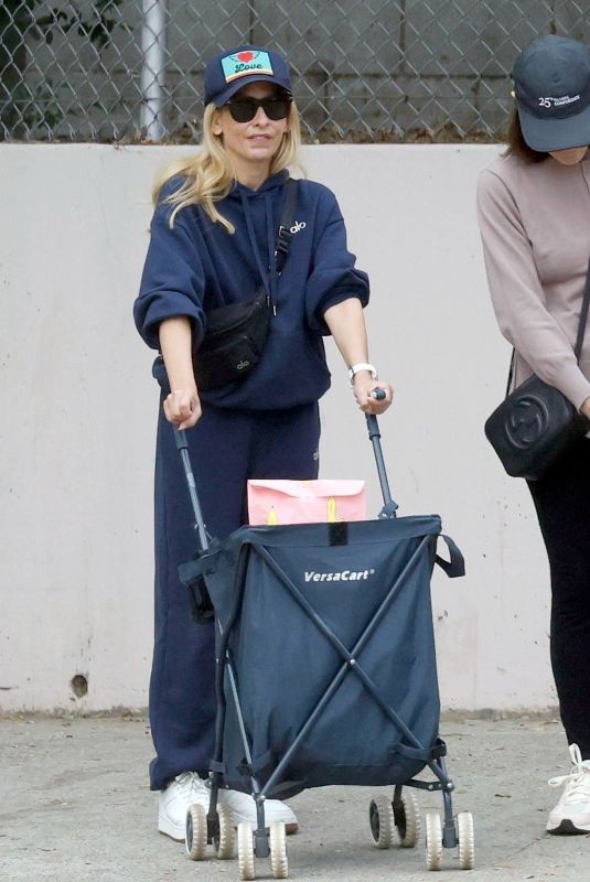 SARAH MICHELLE GELLAR Runs Errands with a Cart in Tow in Los Angeles 10/29/2024
