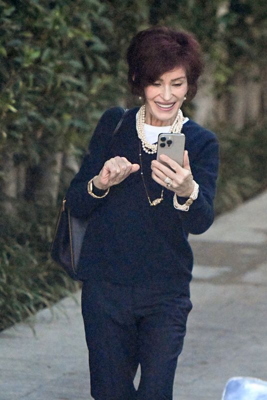 SHARON OSBOURNE FaceTimes with Someone on Her Way to Lunch in Beverly Hills 10/03/2024
